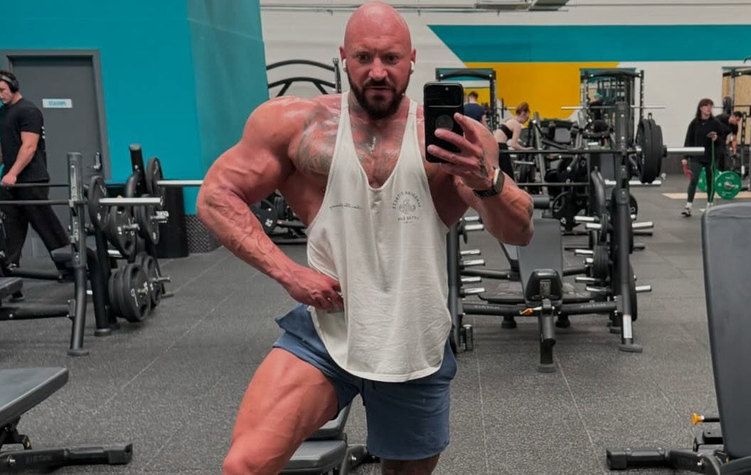 Bodybuilder dies after collapsing in front of fans on stage during ...