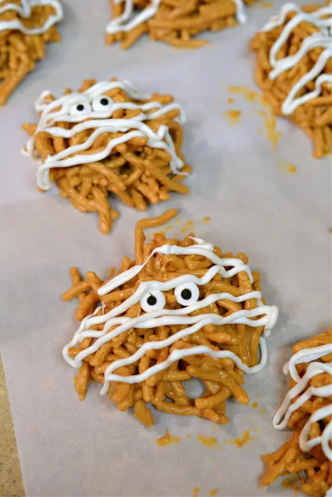 No-bake Halloween mummy haystack cookies