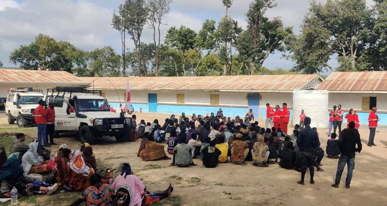 Fighting in Ethiopia border town kills nine, thousands flee to Kenya