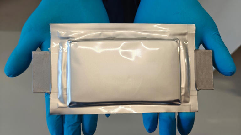83% capacity after 1,000 cycles: Silicon-rich batteries show promise ...