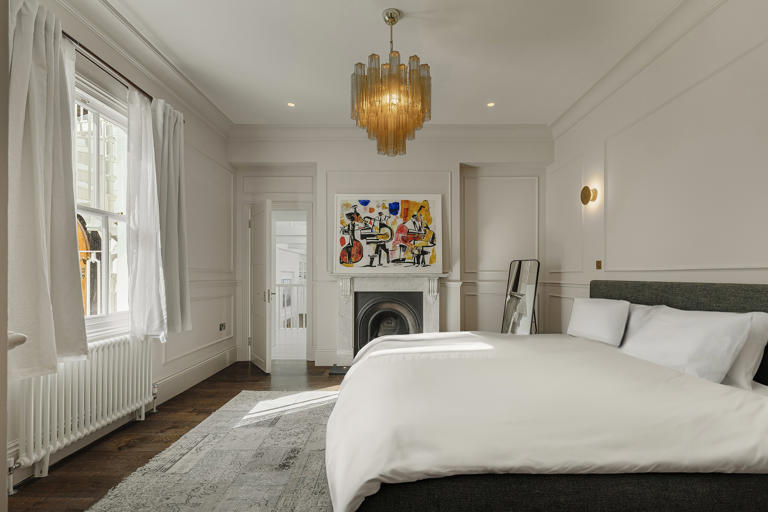 Hugh Grant's iconic blue door home from Notting Hill (1999) is for sale ...