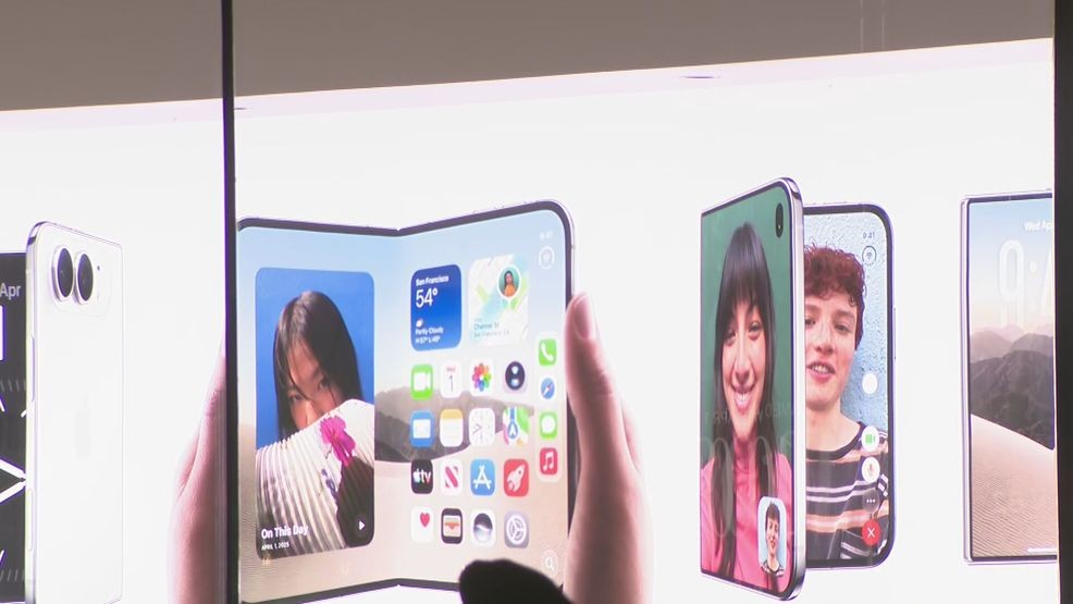 Apple Store lines return in Las Vegas for foldable iPhone Duo