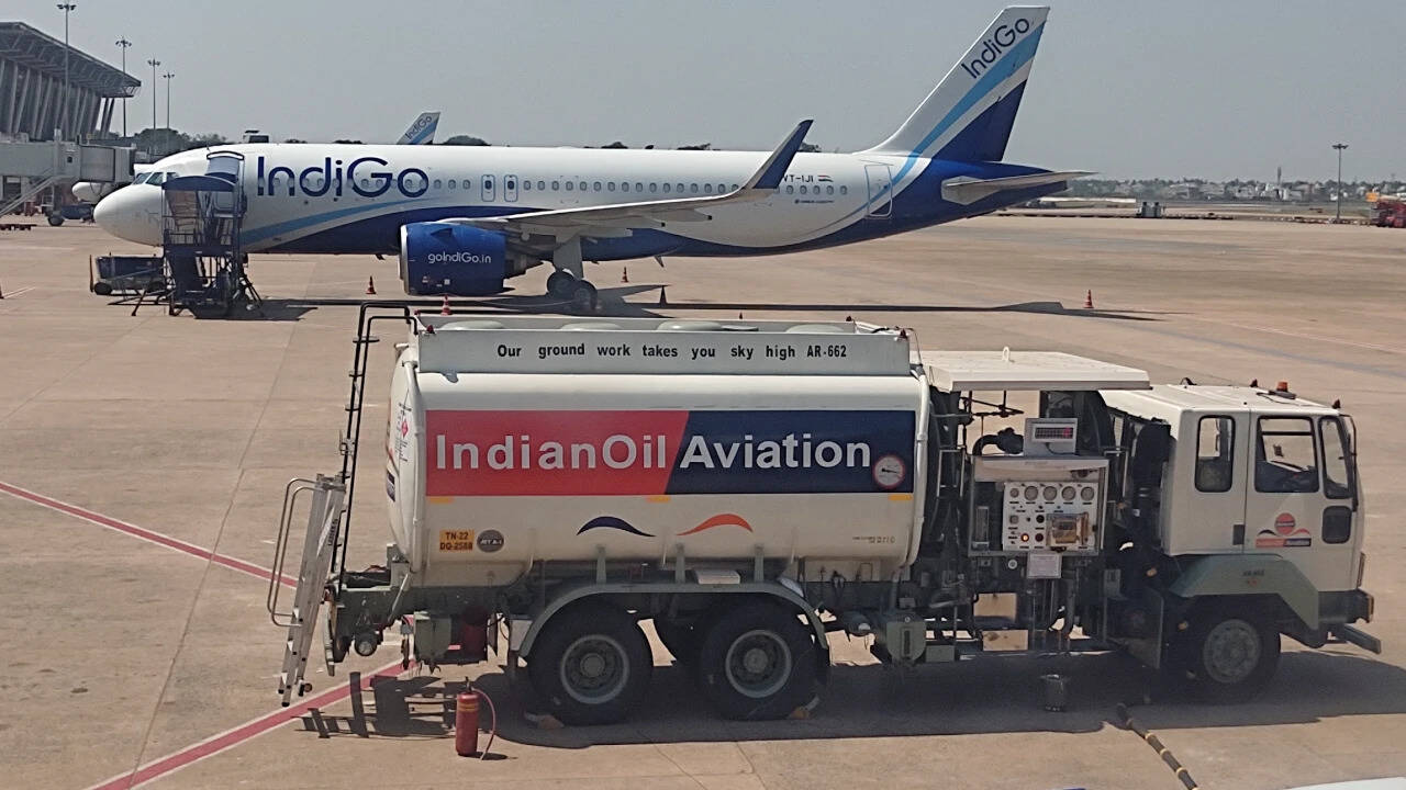 Oil on fire, Goa, Tamil Nadu cut VAT on jet fuel