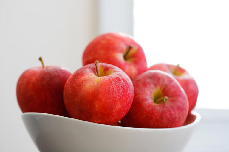 5 best fruits for better blood sugar, according to a dietitian