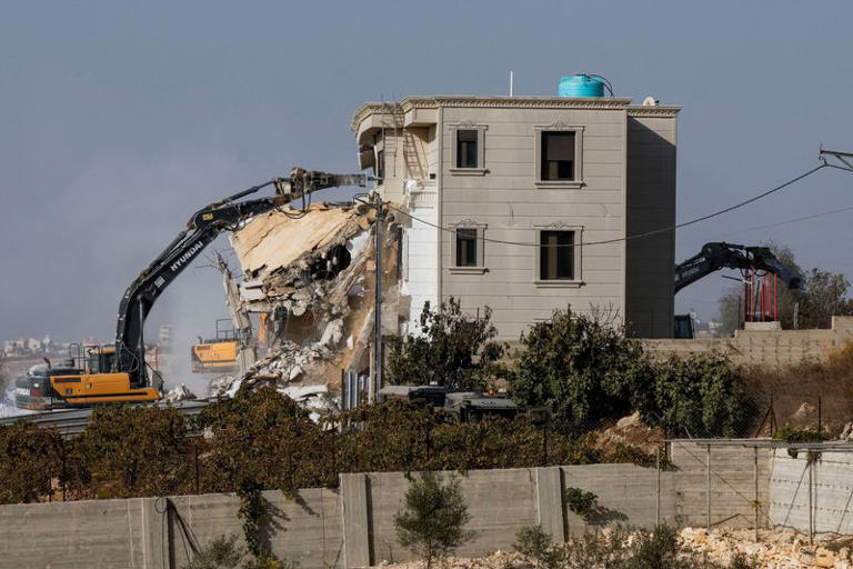 Palestinian gunmen kill two Israeli soldiers; Israel threatens new West ...