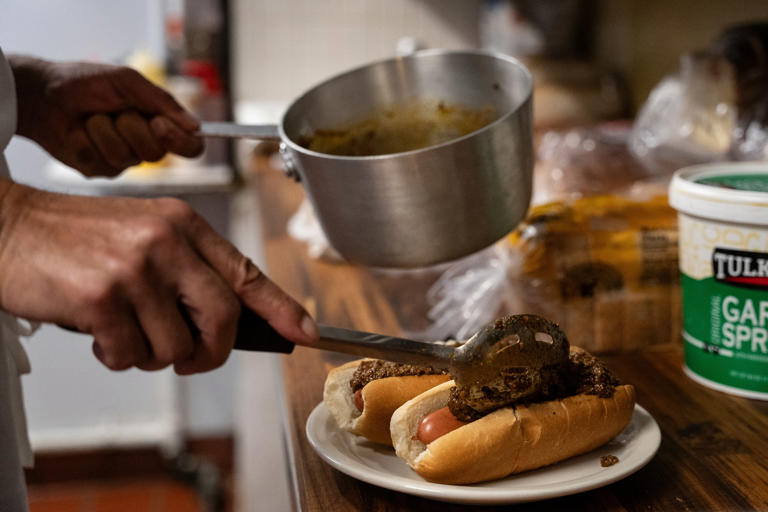 Flint's 810 Munchies owner eyes food truck comeback after closure