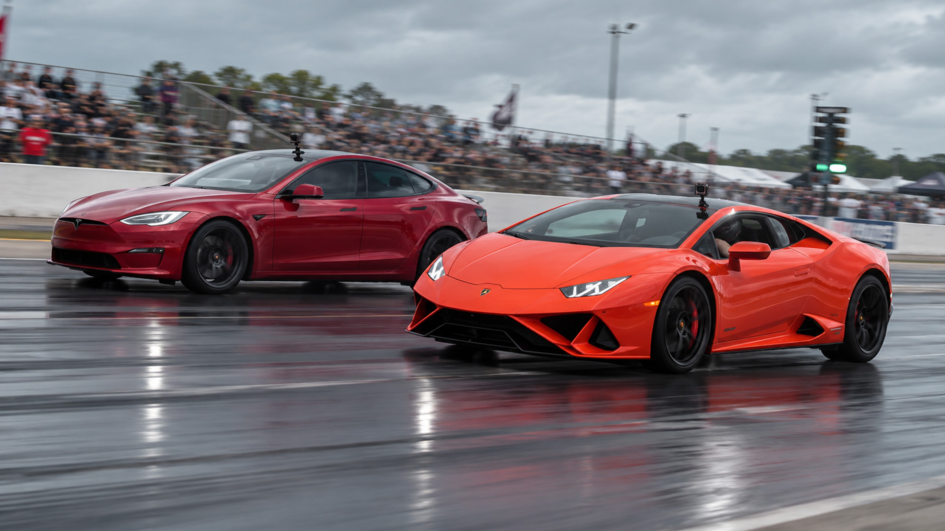 Tesla Plaid battles Lamborghini Huracán at low charge