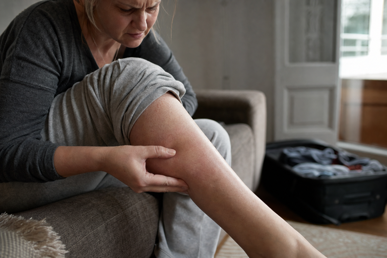 8 warning signs of a blood clot most people mistake for a sore muscle