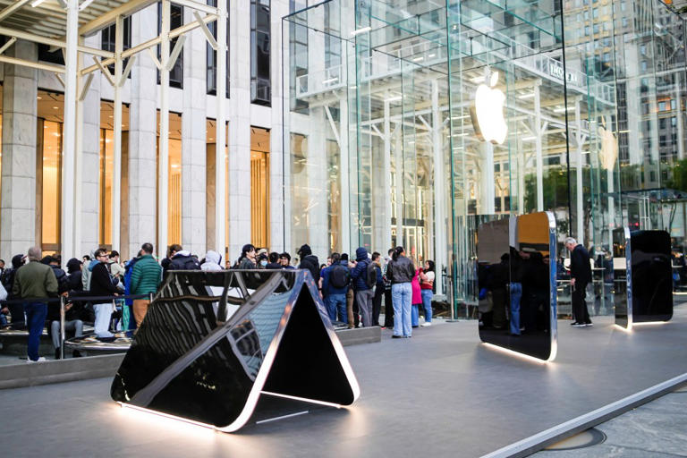 iPhone Duos listed for resale up to $10K as Apple stores sell out ...