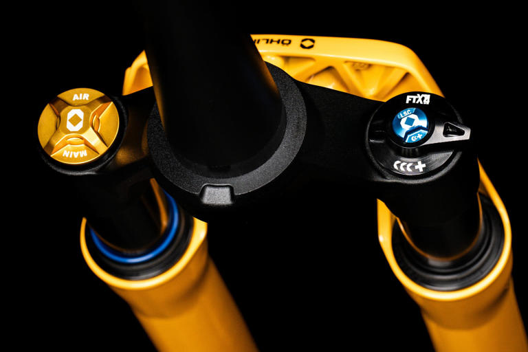 Moto and mountain bike icon Öhlins debuts a lust-worthy gravel fork