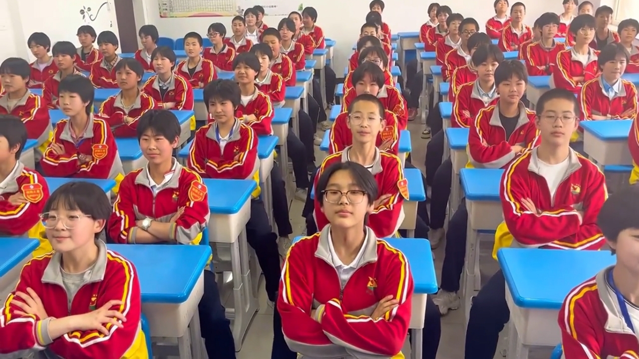 Inner Mongolia students find relaxation through seated Mongolian dance
