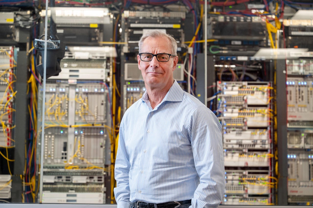 A veteran of the telecom bust navigates the AI boom