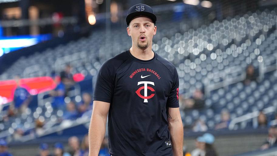 Eric Orze’s roster clock gives the Twins a different bullpen decision