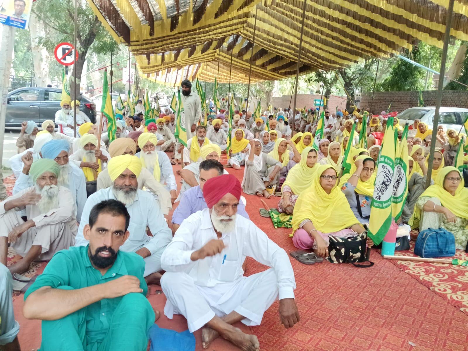 Farmers protest against SIR, demand prosecution of CEC Gyanesh Kumar