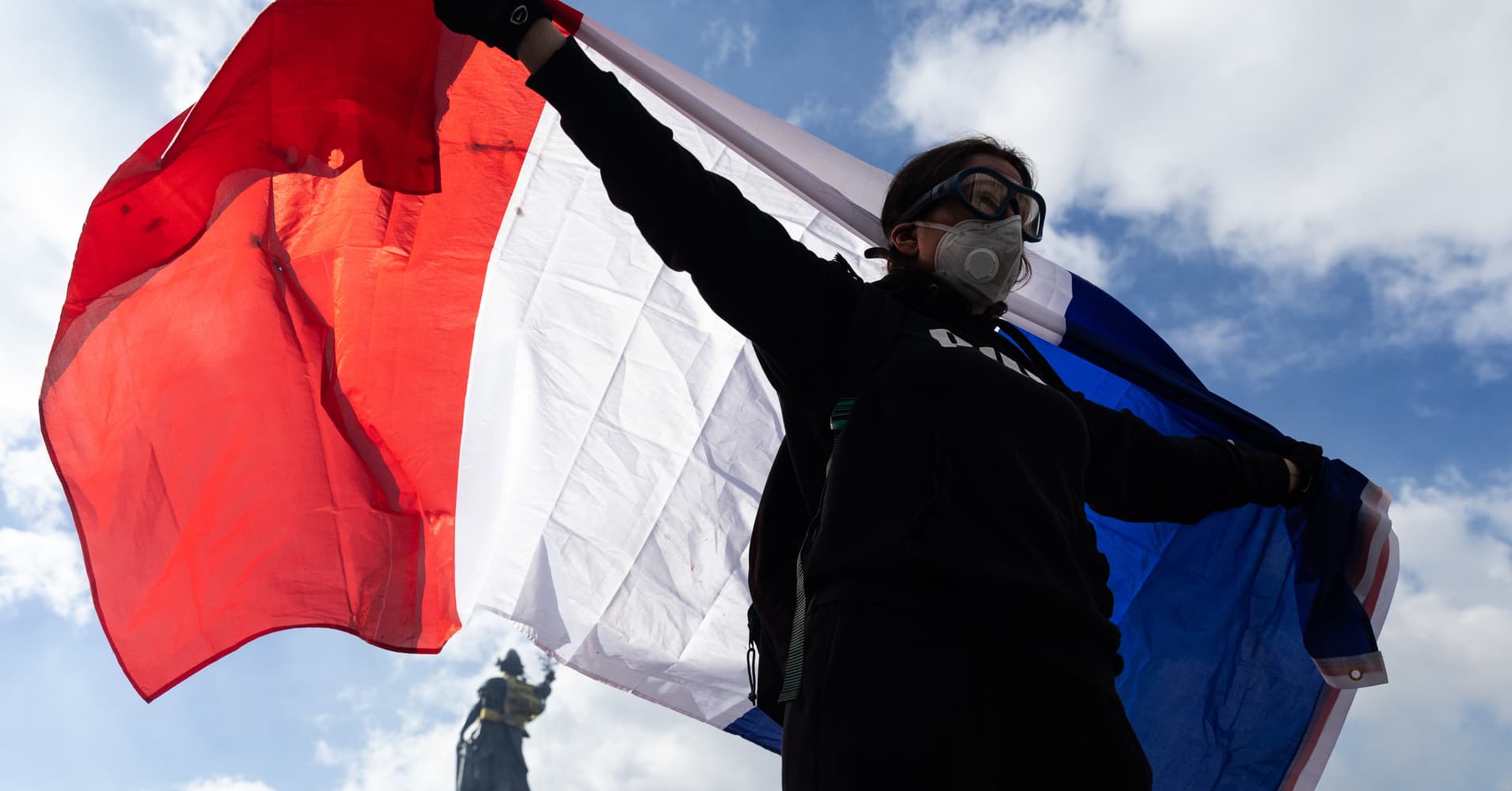 Moody's holds steady on France's credit rating as country grapples with ...