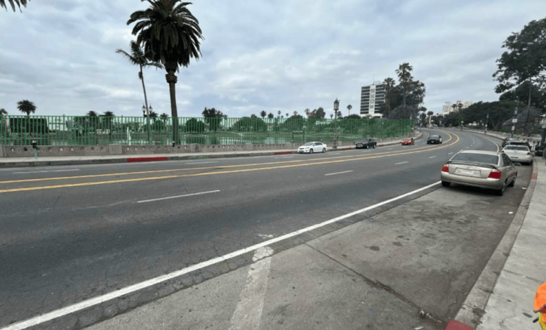 MacArthur Park will remain open as the city takes a year to fence off ...