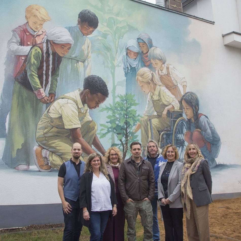 Viele Kulturen auf einer Wand – das neue Kunstwerk der Kita St. Eligius