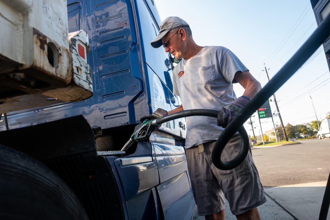 Oil prices rise as fears of US strike on Iran grow