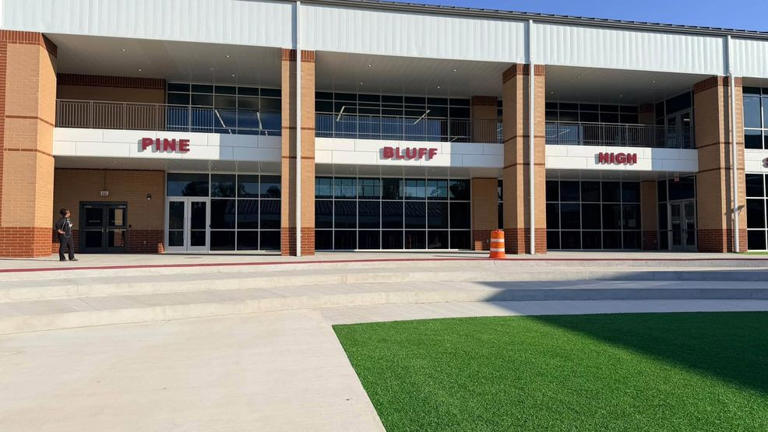 Pine Bluff High opens new campus with 2,000-seat arena, career training ...
