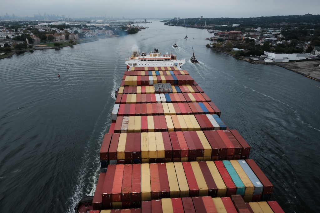 Global sourcing trends 2027: Flexibility, tariffs & risks