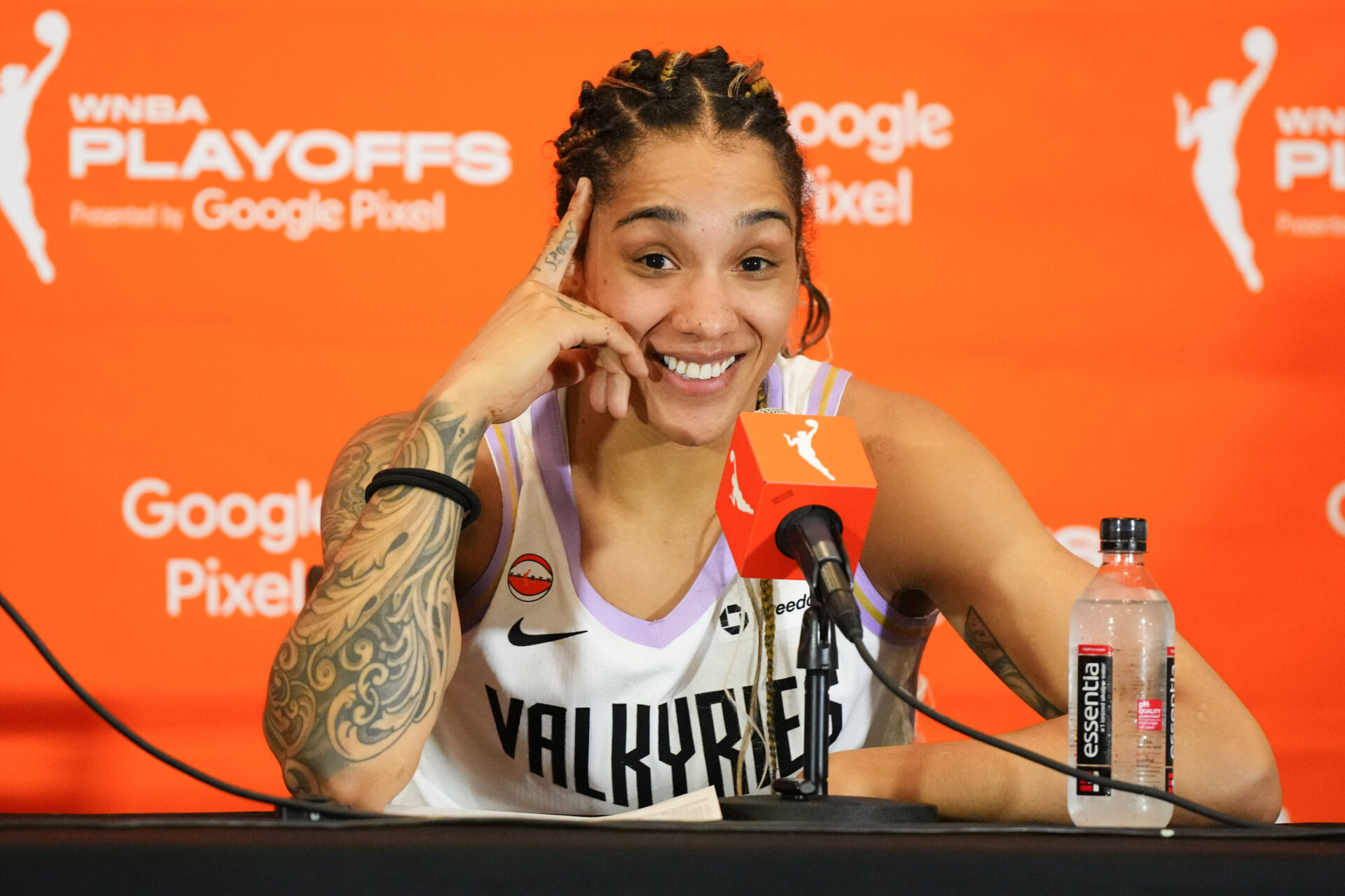 Valkyries’ Gabby Williams shuts down WNBA media troll’s national anthem ...
