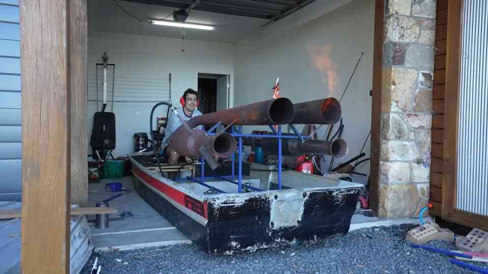 Homemade pulse jet boat reaches 29 kilometers per hour