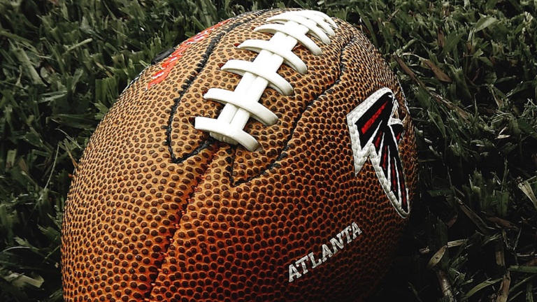 Falcons unveil throwback logo ahead of 49ers game, but fans compare the ...
