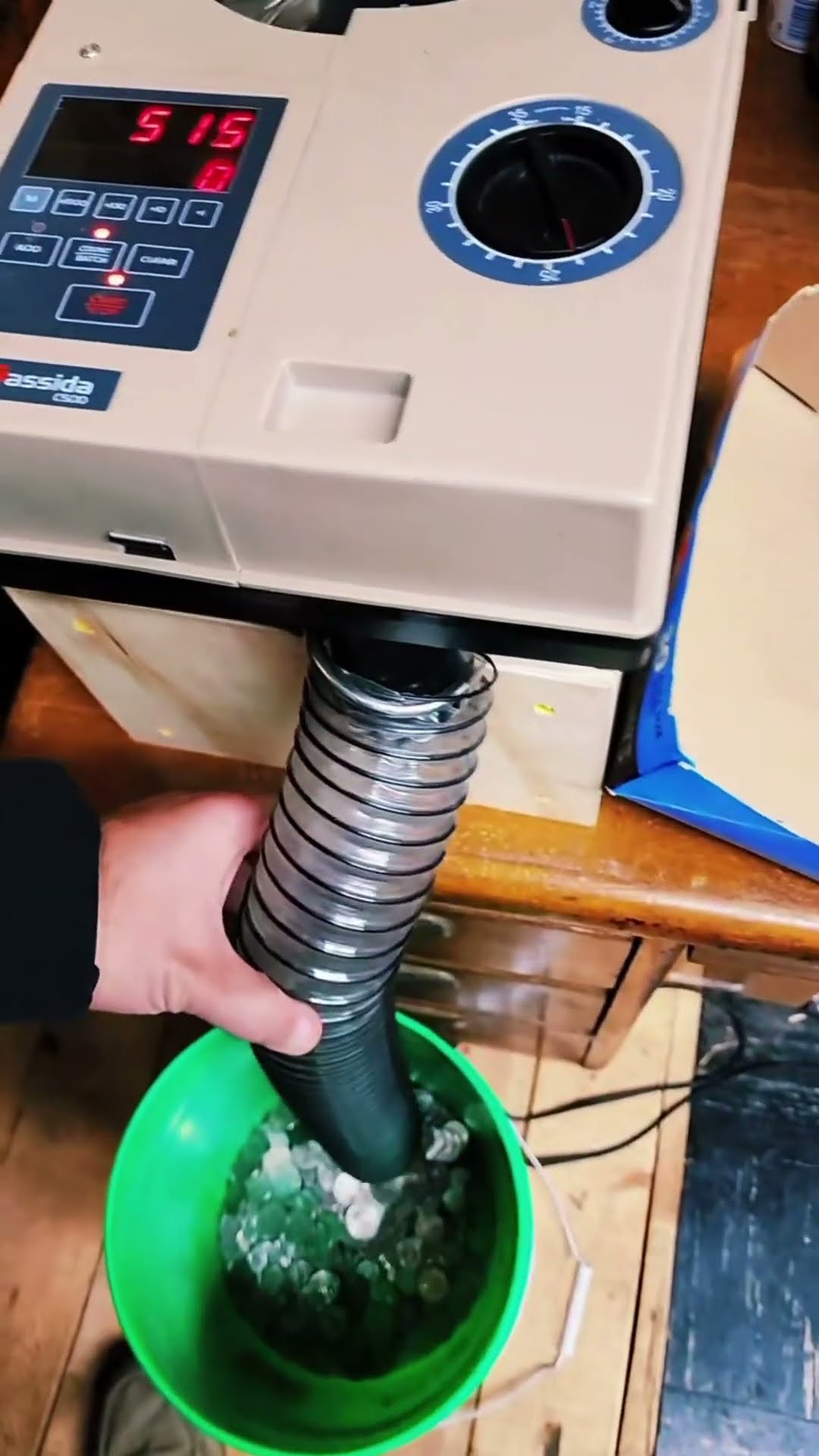 Counting over 900 quarters with a machine!