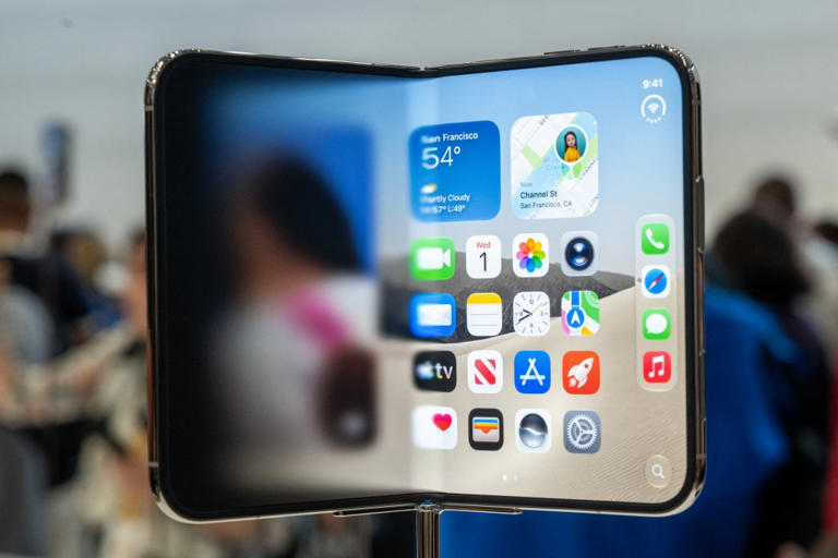 iPhone duos listed for resale up to $10K as Apple stores sell out ...