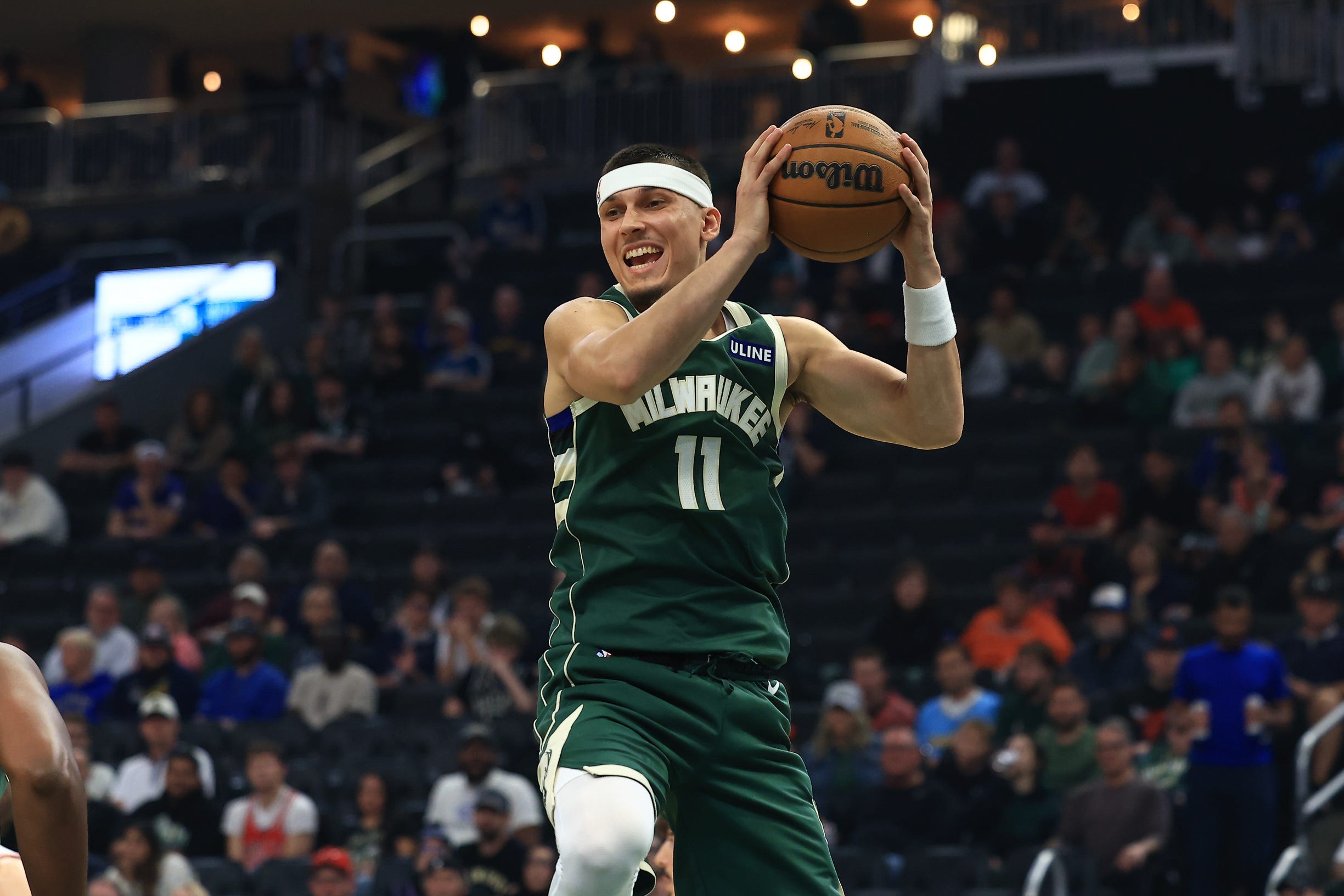 Rockets lead Bucks 57-35 at halftime