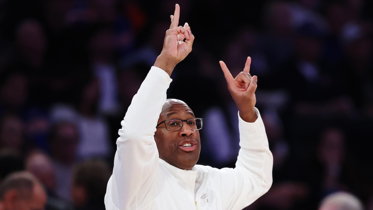 Knicks' Mike Brown addresses rumors about coaching staff not getting ...