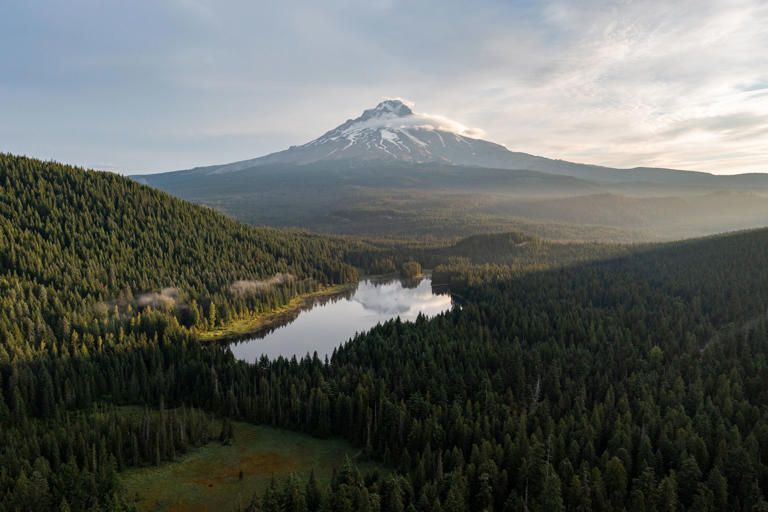 There’s an acidic pond in Mount Hood’s crater and it could trigger a ...