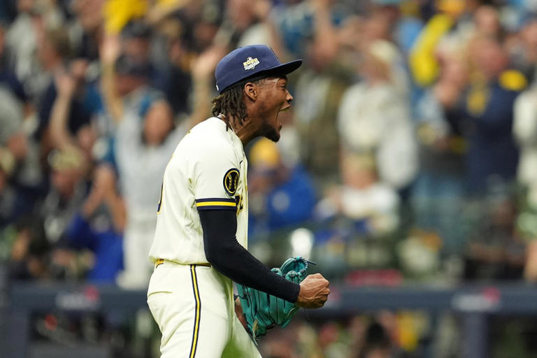 Brewers hold on for nail-biting World Series Game 1 win over Rays