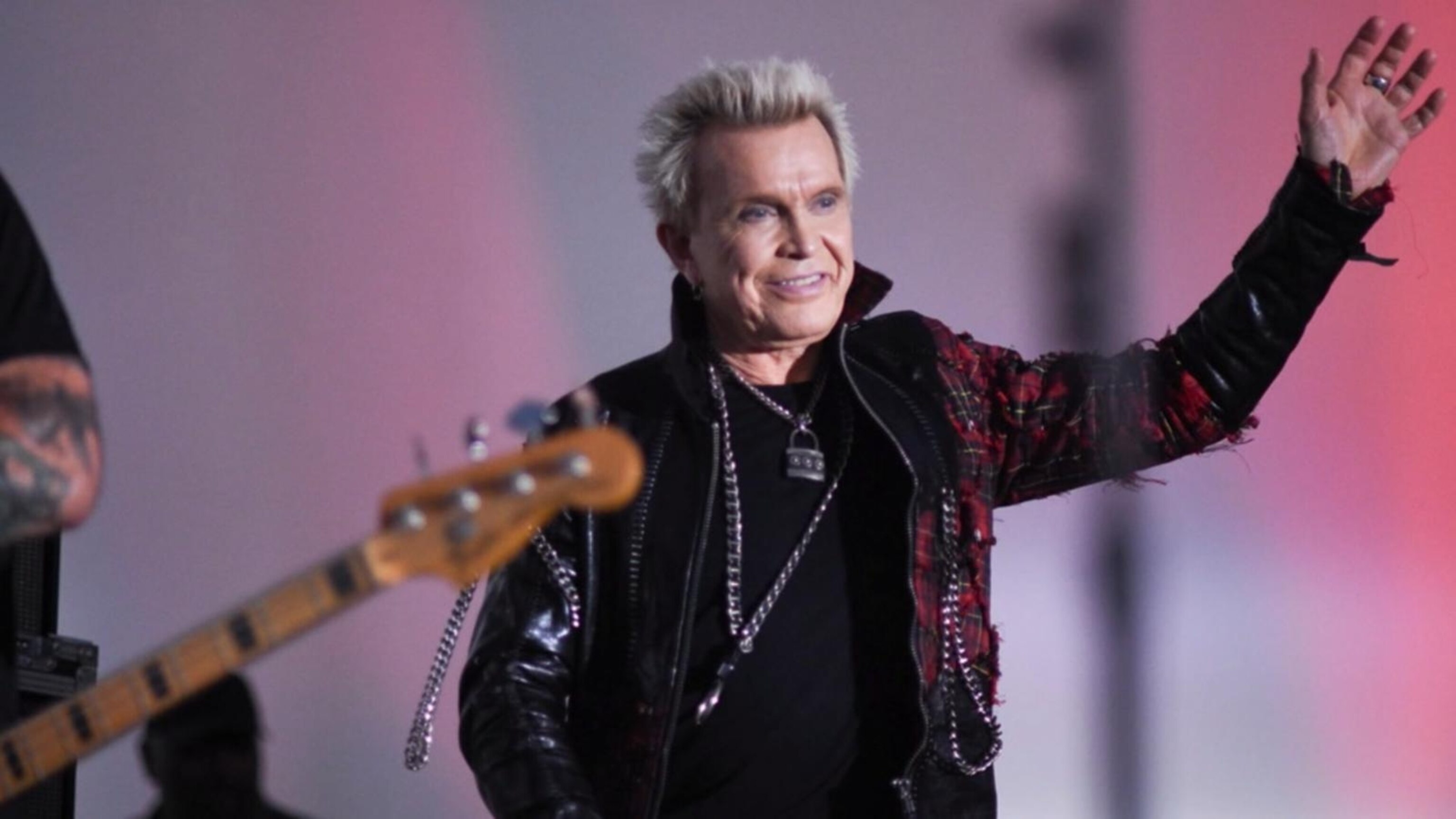 Billy Idol surprises California students with $55,000 in instruments