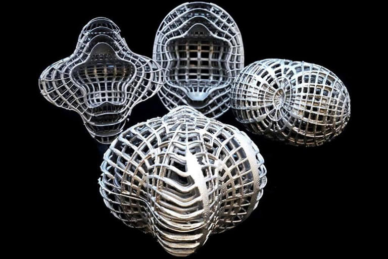Scientists built a 3D cloak that makes objects almost invisible to ...