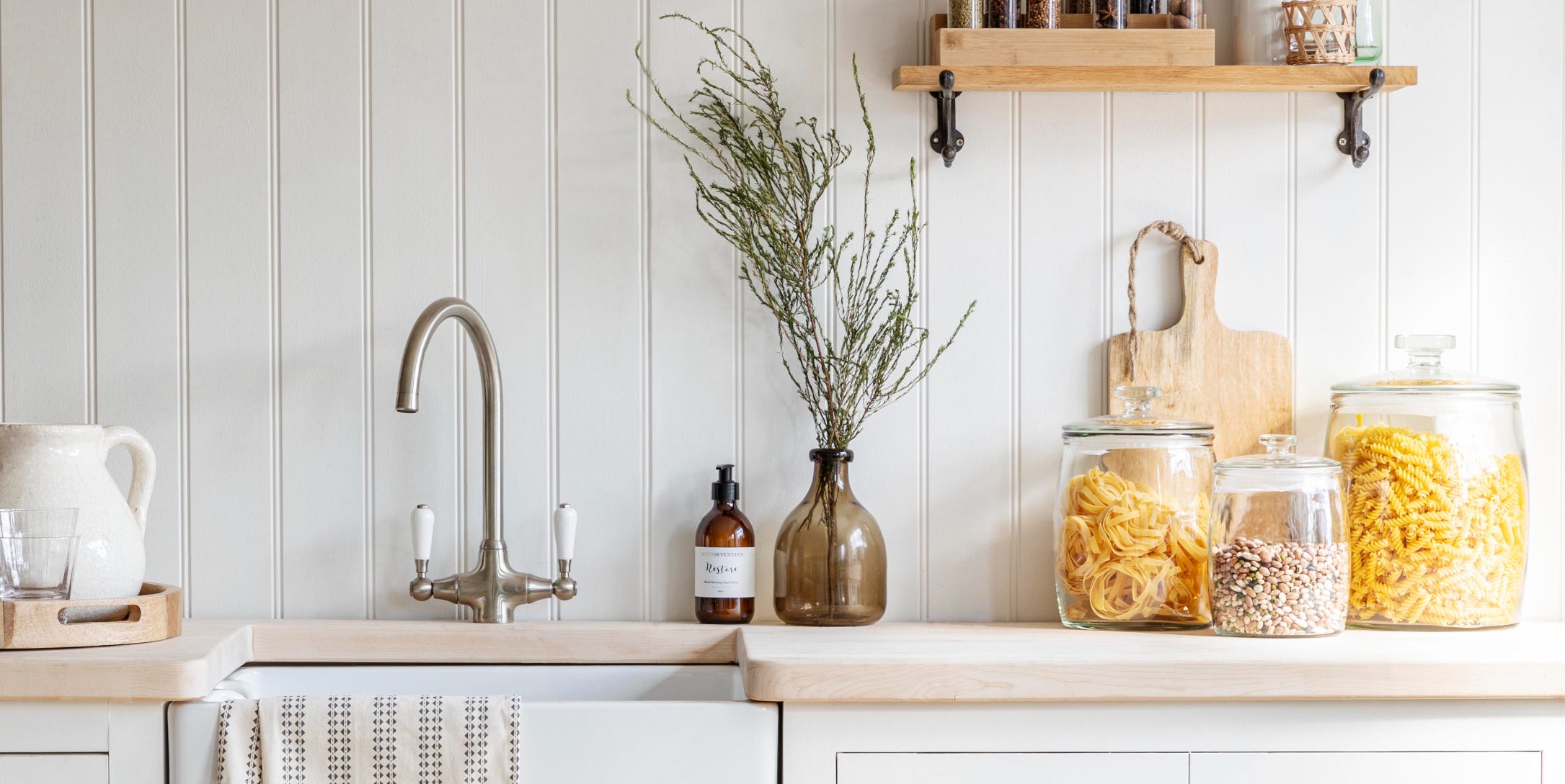 'American Covid' is spreading in the UK: The high-touch spots at home ...