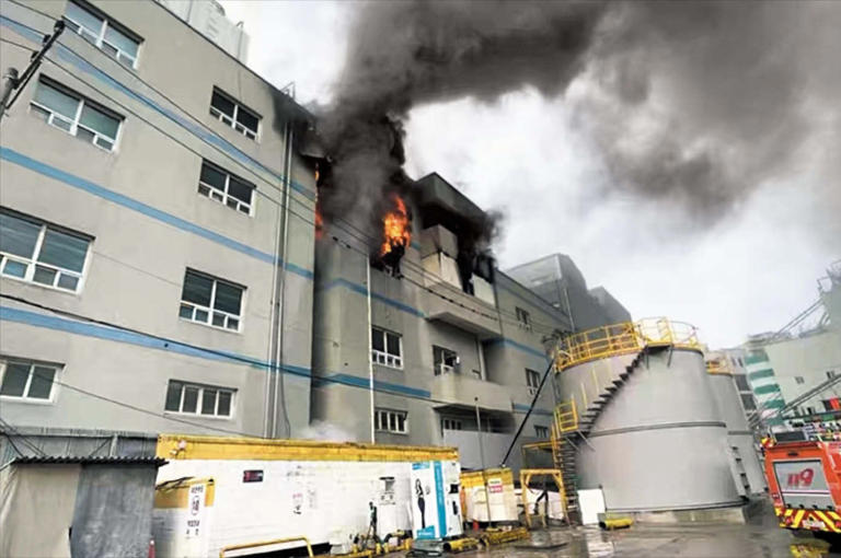 Fire command orders attack despite flammable material reports