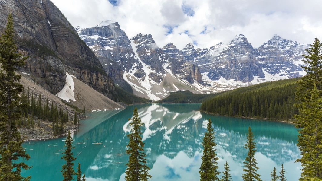 15 stunning lakes around the world