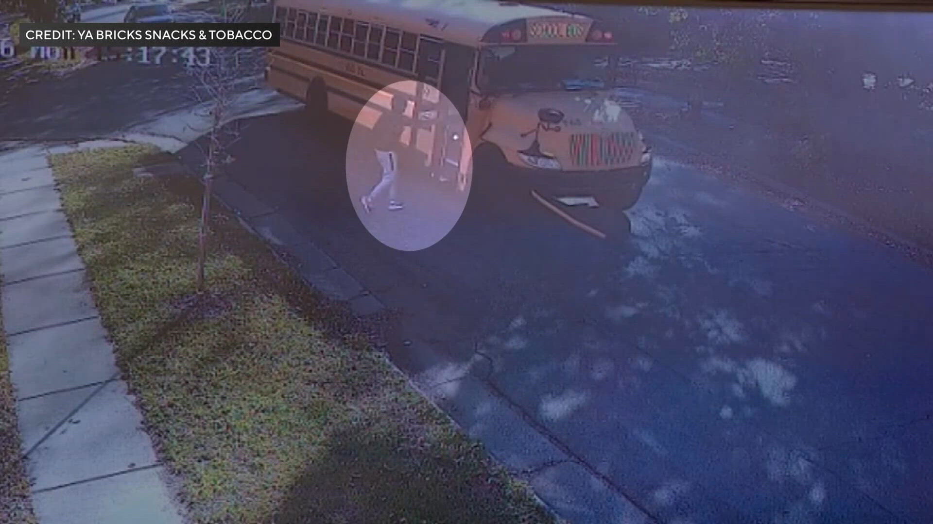 Bystander saves out-of-control school bus with students on board in ...