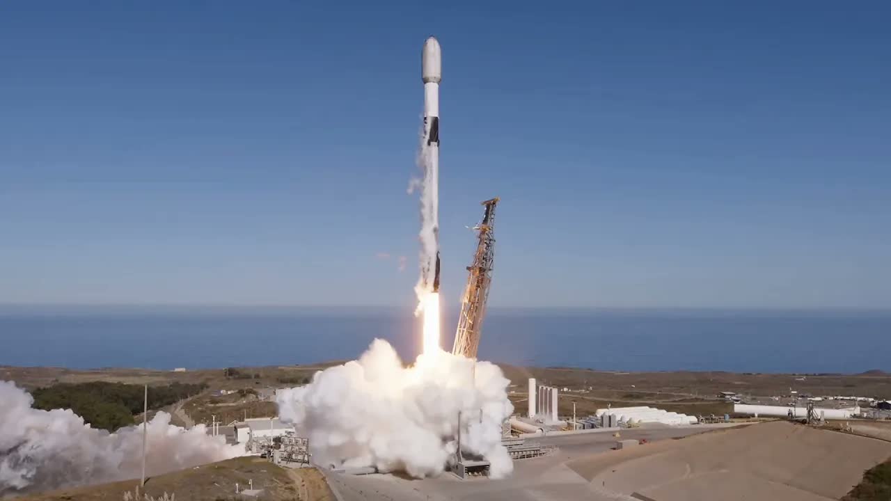 Blastoff! SpaceX launches 24 Starlink satellites from Vandenberg, nails ...