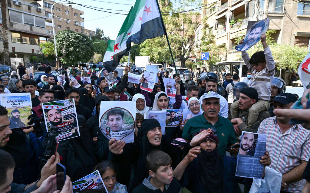 Hundreds of Syrians protest against Israeli military activity in territory