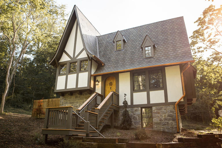 This fairy tale Airbnb in Ohio's Hocking Hills looks like a storybook ...