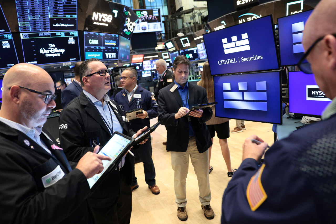 US stocks fall as oil prices hit five-month high