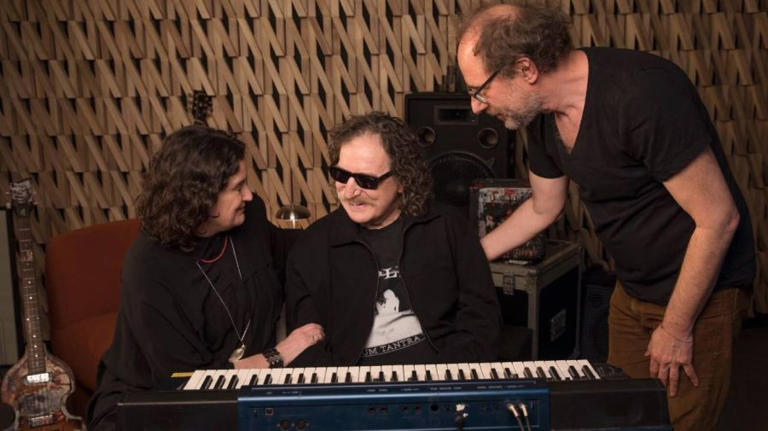 Netflix anunció un documental sobre Charly García en su cumpleaños ...