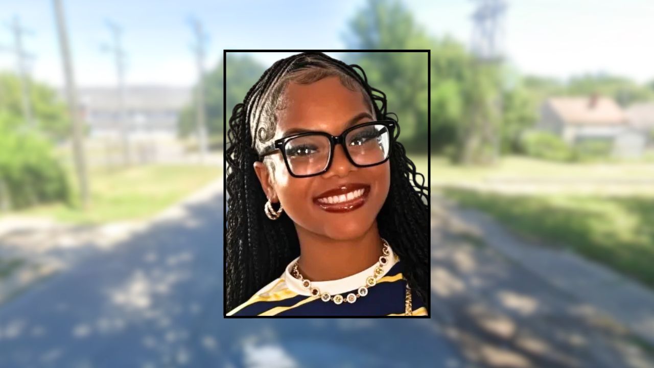 16-year-old boy orders teen to fight girl he's with at school bus stop ...