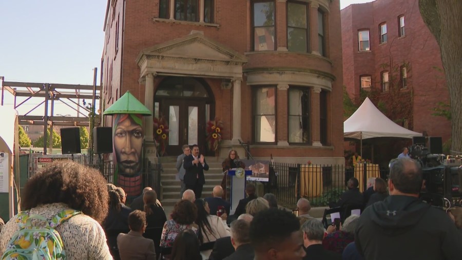 ‘Things are looking up': South Side Community Art Center holds beam raising celebration
