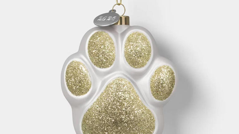 Target's $5 glass glitter paw ornament adds precious charm to your ...