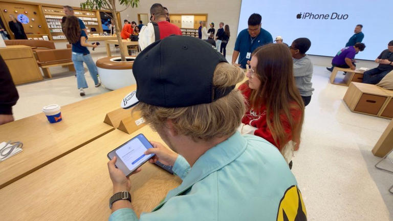 Apple CEO John Ternus makes surprise appearance at Austin store for ...