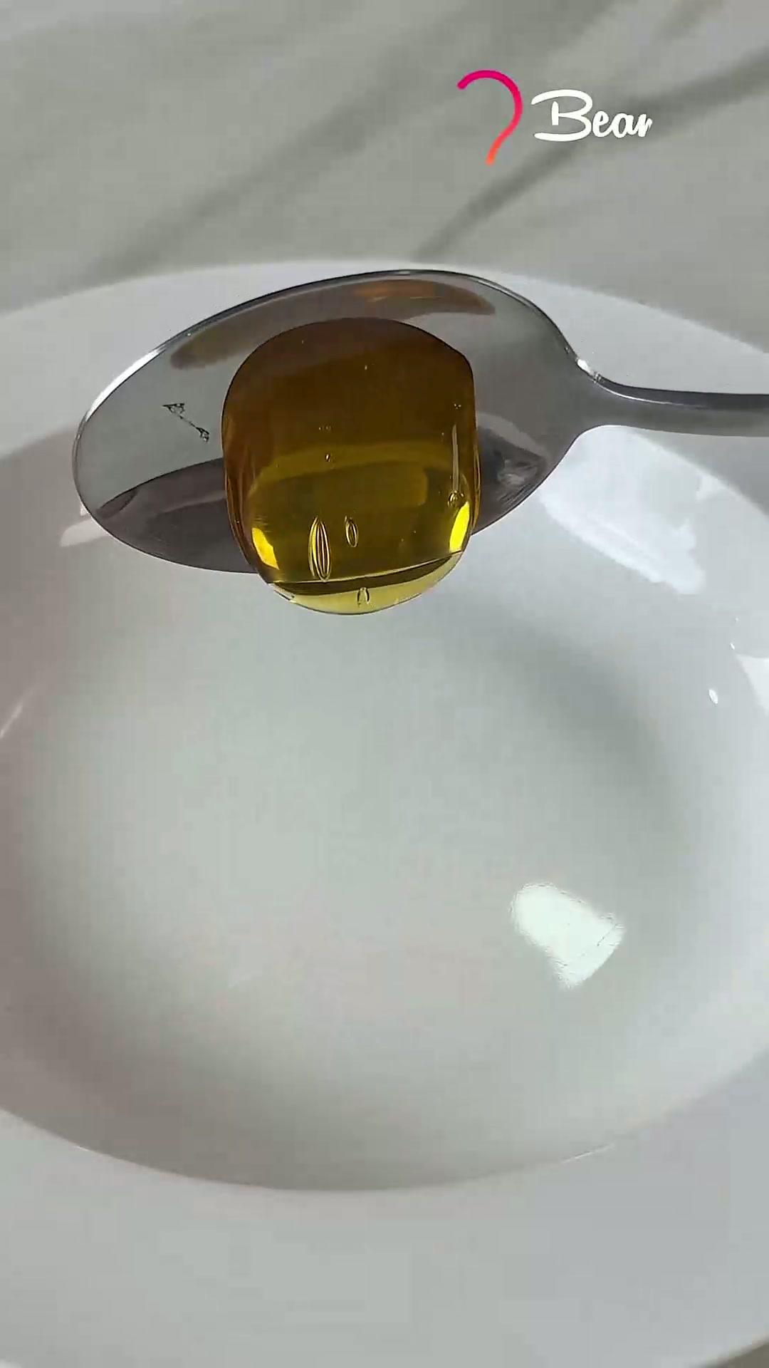 Easy honey pouring trick with oil #simple #honey #pouring #trick