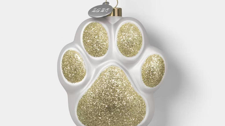 Target's $5 glass glitter paw ornament adds precious charm to your ...